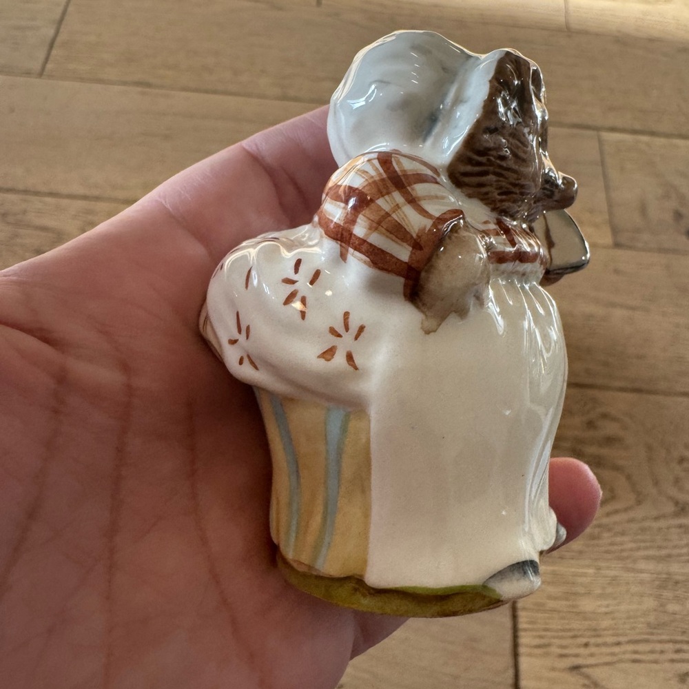 Beatrix Potter Mrs Tiggy Winkle Ceramic Figurine - Picture 6 of 10